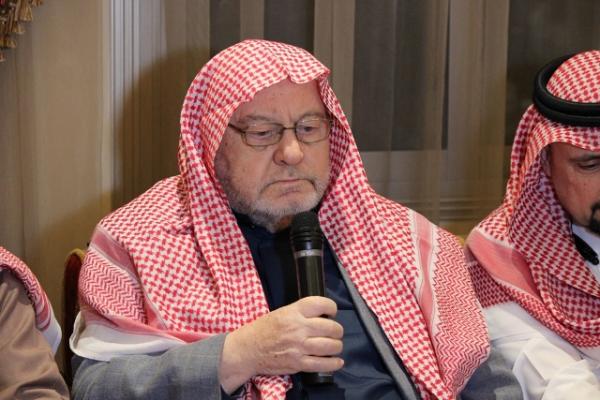 الشيخ أحمد باجنيد يكرم الدكتور عبد القدوس أبو صالح في ندوة الوفاء